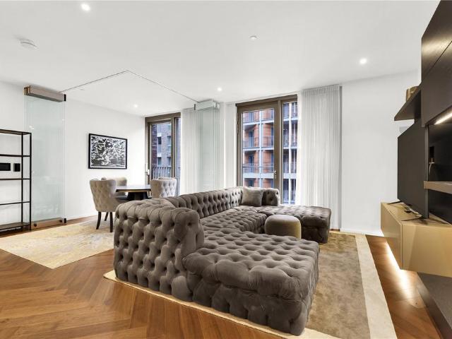 Flat for sale in Nine Elms, Greater London