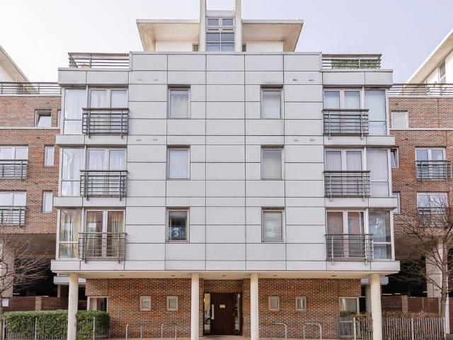 Flat for sale in Portsea, City Of Portsmouth
