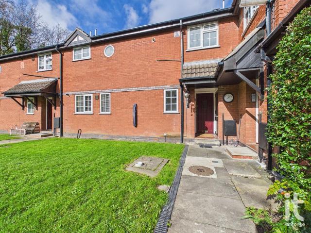 Flat for sale in Woodsmoor, Bramhall