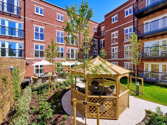 Flat for sale in Batchworth