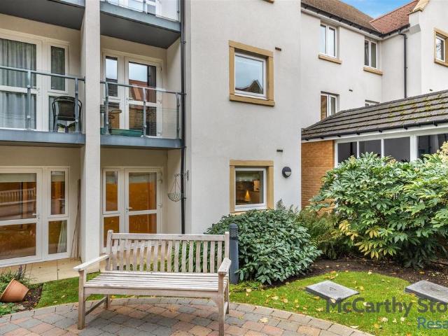 Flat for sale in Kingsthorpe, Northamptonshire
