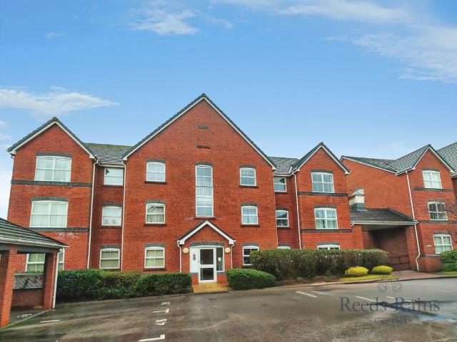 Flat for sale in Kingsmead, Davenham