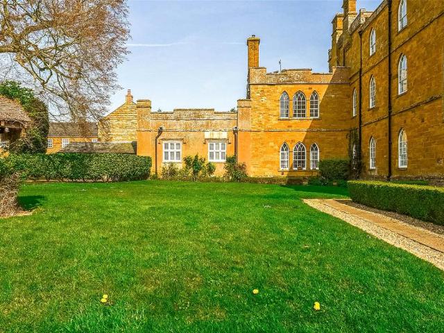 Flat for sale in Brockhall, Flore