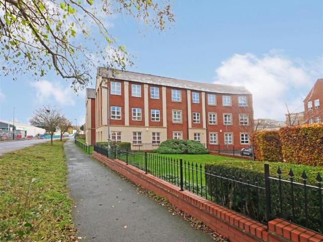 Flat for sale in High Field, York
