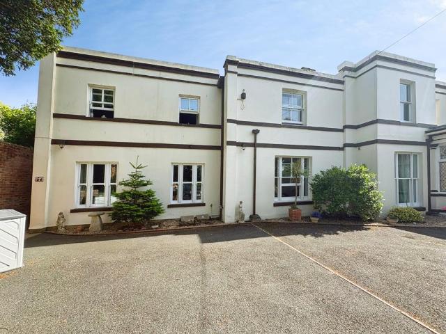 Flat for sale in East Cowes, Isle Of Wight