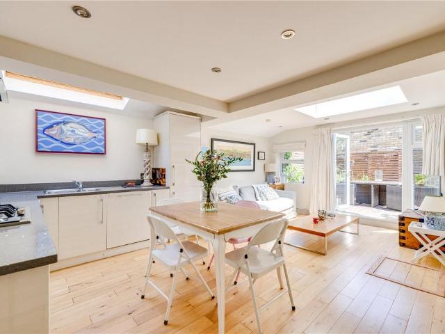 Flat for sale in Fulham, Sands End