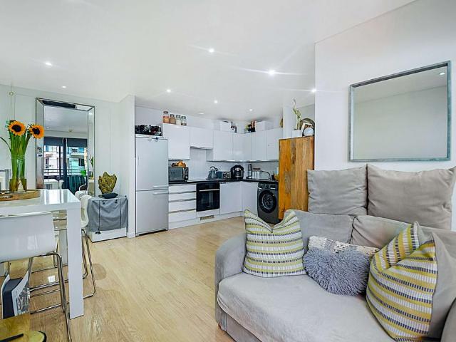 Flat for sale in Paddington, Greater London