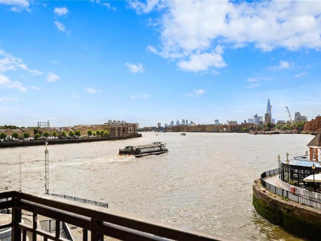 Flat for sale in Ratcliffe, Limehouse