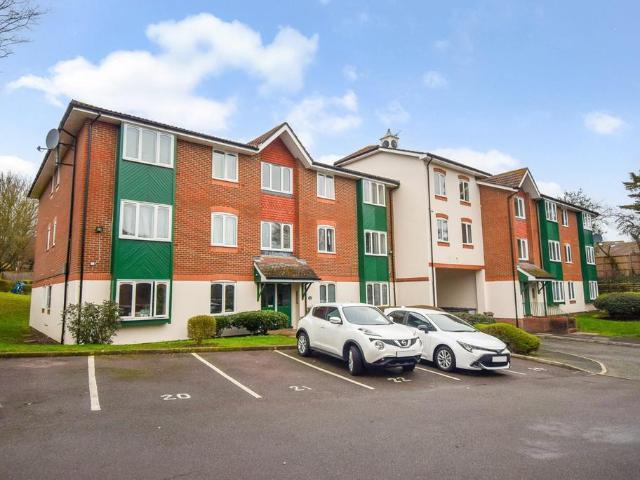 Flat for sale in Burnham, Slough