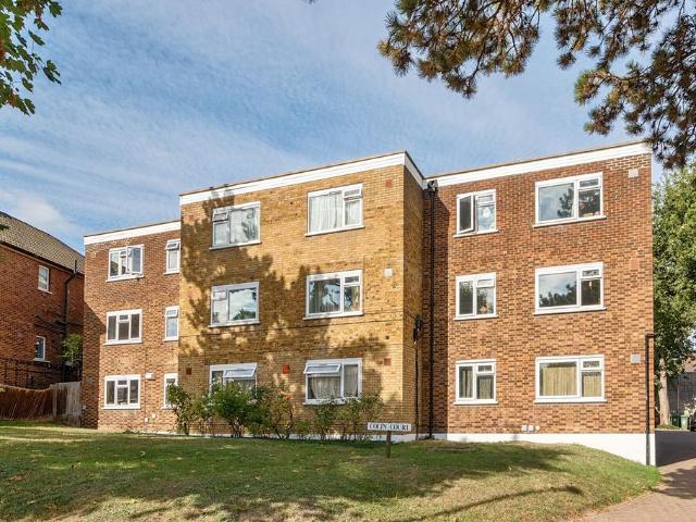 Flat for sale in London Borough of Lewisham, Greater London