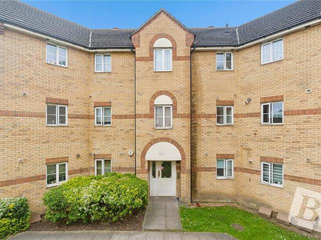 Flat for sale in Little Heath, Greater London