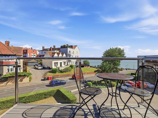 Flat for sale in Alton Barnes, Essex