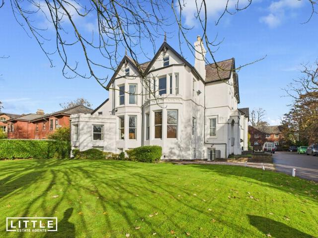 Flat for sale in Calderstones