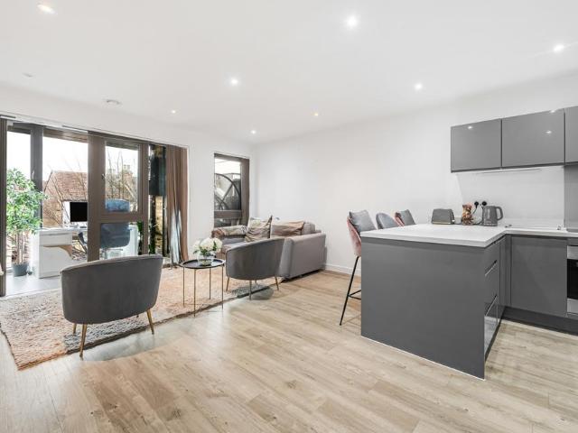 Flat for sale in London Borough of Croydon, Greater London