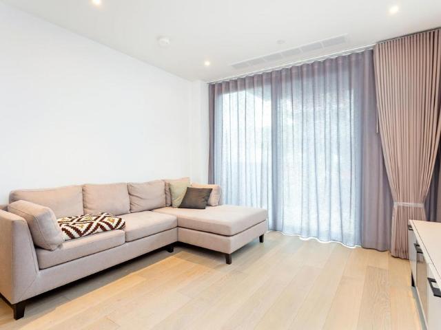 Flat for sale in Nine Elms, Greater London