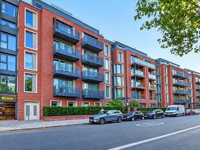 Flat for sale in London Borough of Hammersmith and Fulham, Greater London