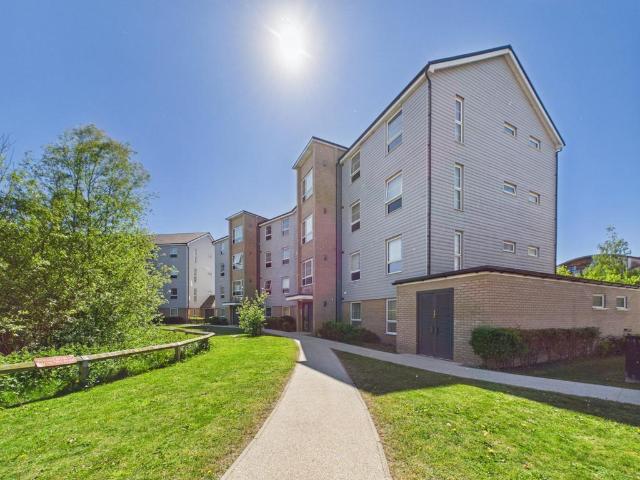 Flat for sale in Row Town, Surrey