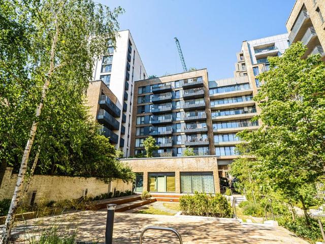 Flat for sale in Birch Green, Lower Halliford