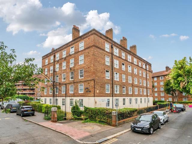 Flat for sale in London Borough of Lambeth, Greater London