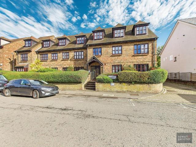 Flat for sale in Heronsgate, Batchworth