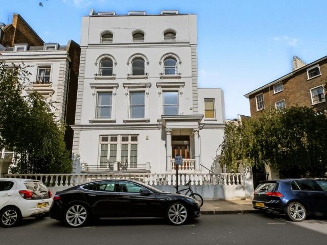 Flat for sale in Royal Borough of Kensington and Chelsea, Greater London