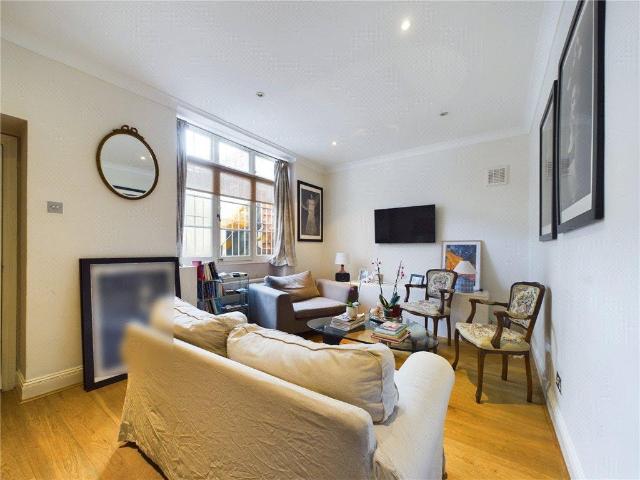 Flat for sale in Pimlico, Greater London