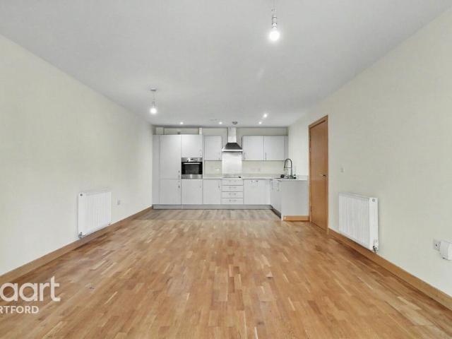 Flat for sale in Monks Orchard, Kent