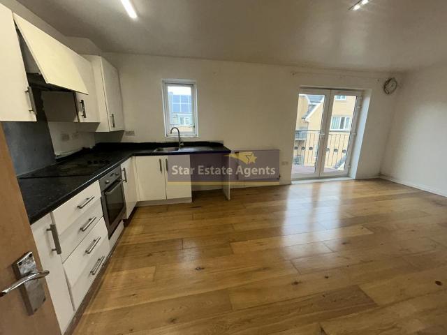 Flat for sale in Hayes, Greater London