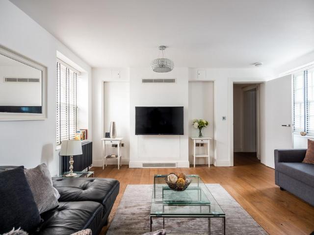 Flat for sale in Covent Garden, Greater London