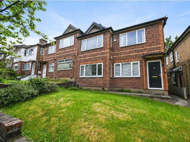 Flat for sale in Brondesbury, Greater London