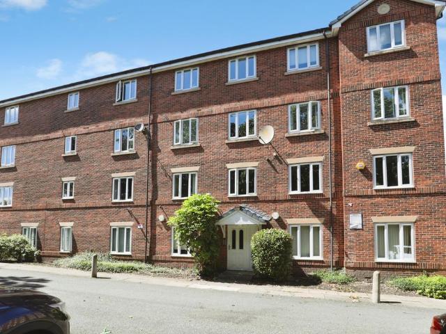 Flat for sale in Calderstones