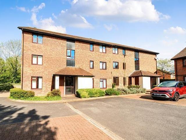 Flat for sale in Dromore, Oxfordshire