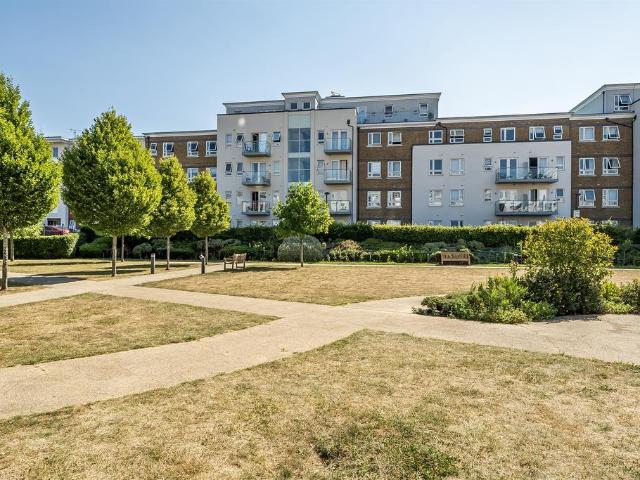 Flat for sale in Maidenhead