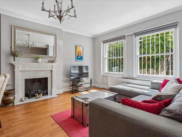 Flat for sale in West Kensington, Greater London