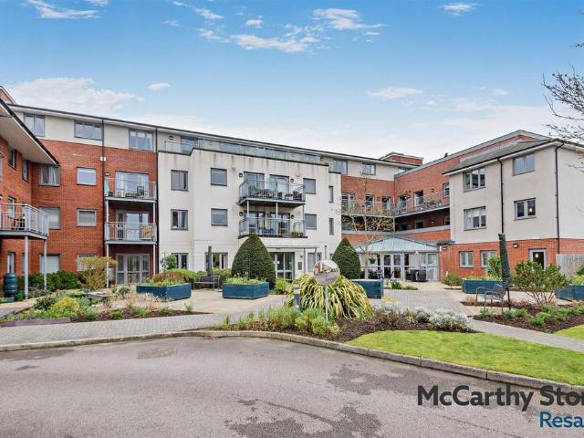 Flat for sale in Eastleigh, Helford