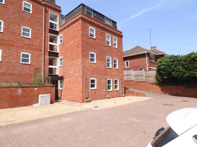 Flat for sale in Ladyes Hills, Green Close