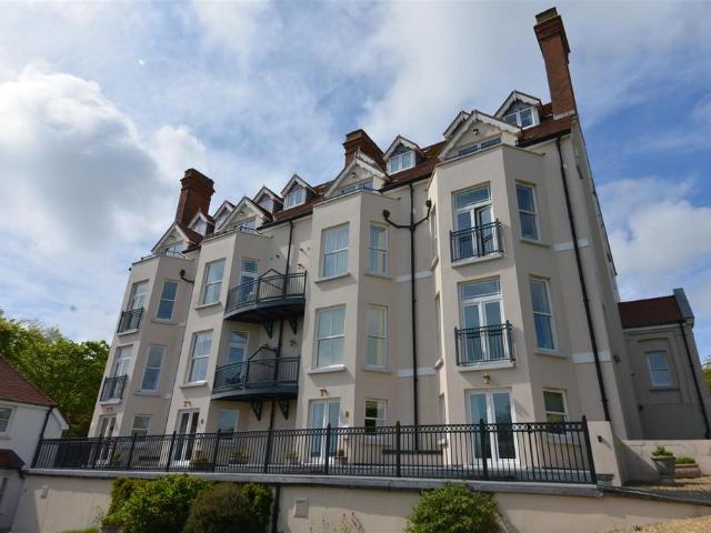 Flat for sale in Tenby, Wales