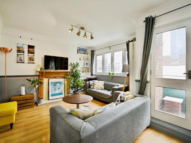 Flat for sale in London Borough of Tower Hamlets, Greater London
