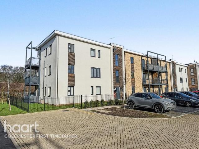 Flat for sale in Highwoods, Fordham Heath