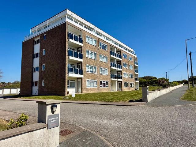 Flat for sale in Cooden, Heathlands