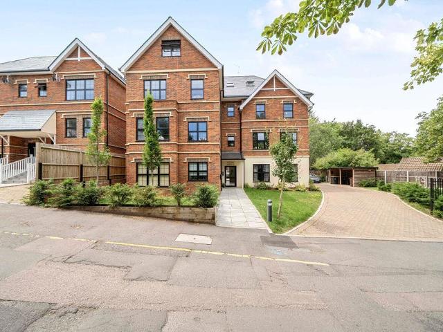 Flat for sale in London Borough of Croydon, Kenley