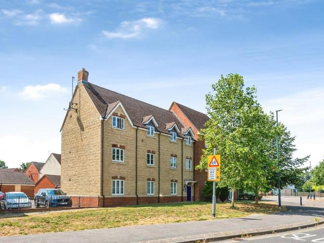 Flat for sale in Oakhurst, Haydon Wick