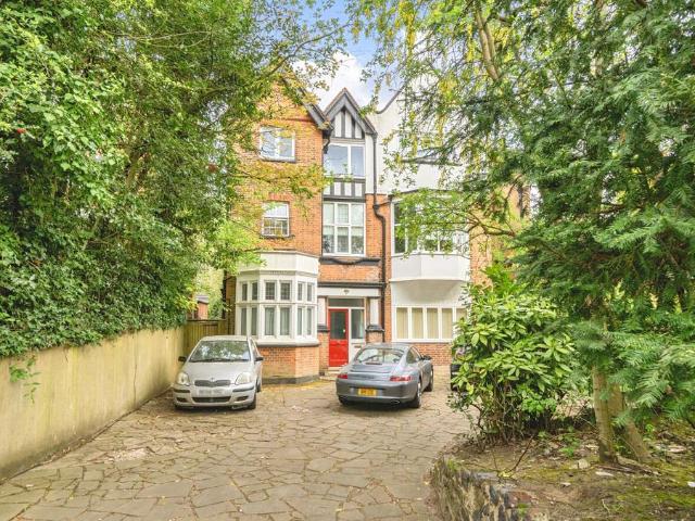 Flat for sale in Shepherd's Hill, Crouch End
