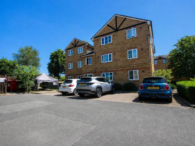 Flat for sale in Slough