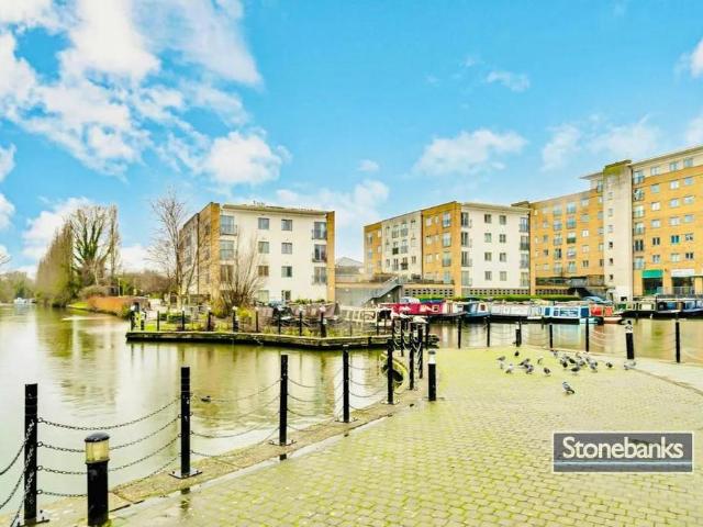 Flat for sale in London Borough of Ealing, Greater London