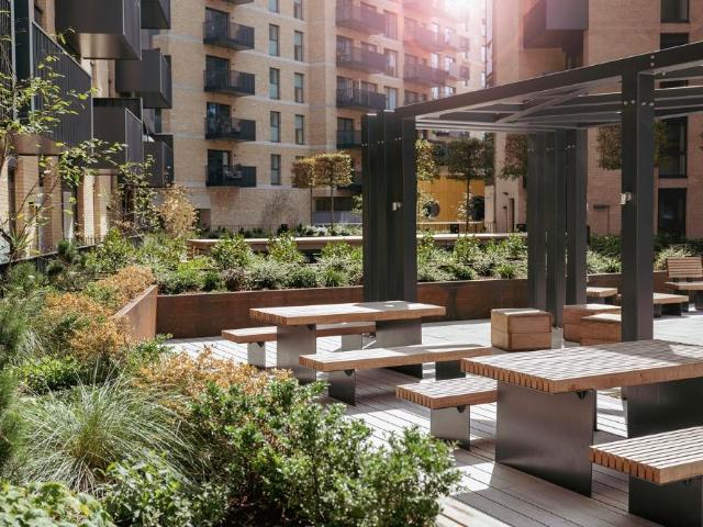 Flat for sale in Strand-on-the-Green, Greater London