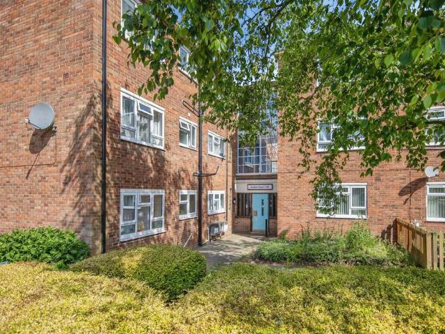 Flat for sale in Fordham Heath, Essex