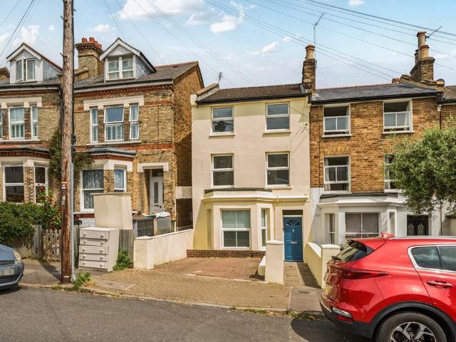 Flat for sale in London Borough of Lewisham, Greater London
