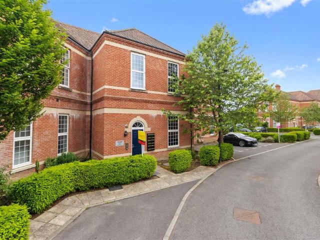Flat for sale in Cross In Hand, East Sussex