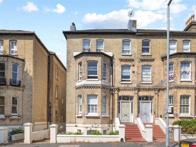 Flat for sale in Brunswick